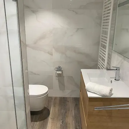 Apartment Lovely One Bedroom In City Center With Parking, Near Public Transport *